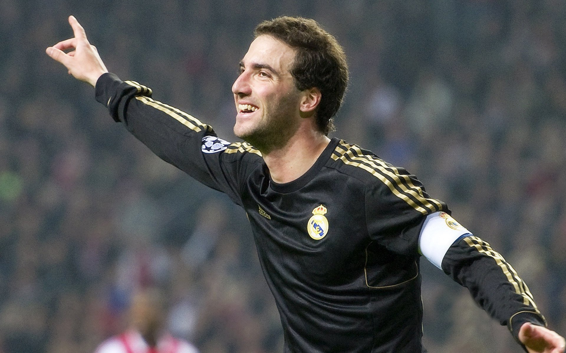 世界杯小组赛爆出大冷门 亚洲球队击败世界冠军震惊世界